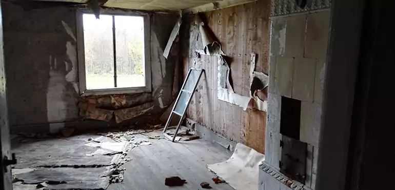 Why Selling a Distressed House Through Traditional Methods Fails in Sacramento